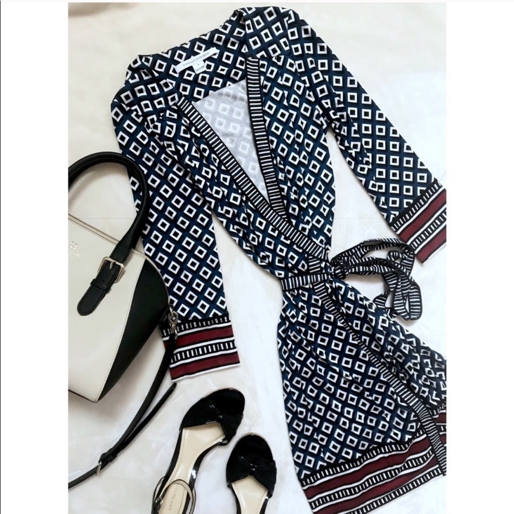 Diane Von Furstenberg Navy Diamond Wrap Dress sz 6